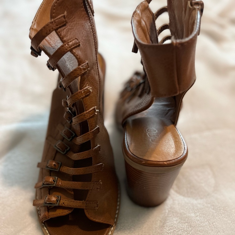 Heels - Picture 4 of 5